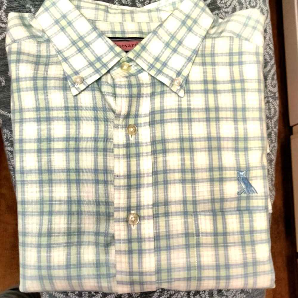 Vineyard Vines button down shirt